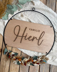 Familienschild Mit Individuell Graviertem Holzelement Und Metallring In 30 Oder 40 Cm Lothi