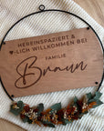 Familienschild Mit Individuell Graviertem Holzelement Und Metallring In 30 Oder 40 Cm Lothi