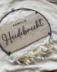 Familienschild Mit Individuell Graviertem Holzelement Und Metallring In 30 Oder 40 Cm Lothi