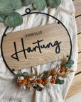 Familienschild Mit Individuell Graviertem Holzelement Und Metallring In 30 Oder 40 Cm Lothi