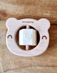 Beigefarbene Bärenrassel aus Holz mit rotierendem Silikonblock  Rammelaartje