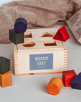 Handgefertigte Sortierbox Aus FSC-Zertifiziertem Holz Mit 7 Geometrischen Formen Für Kinder Ab 1 Jahr Lothi