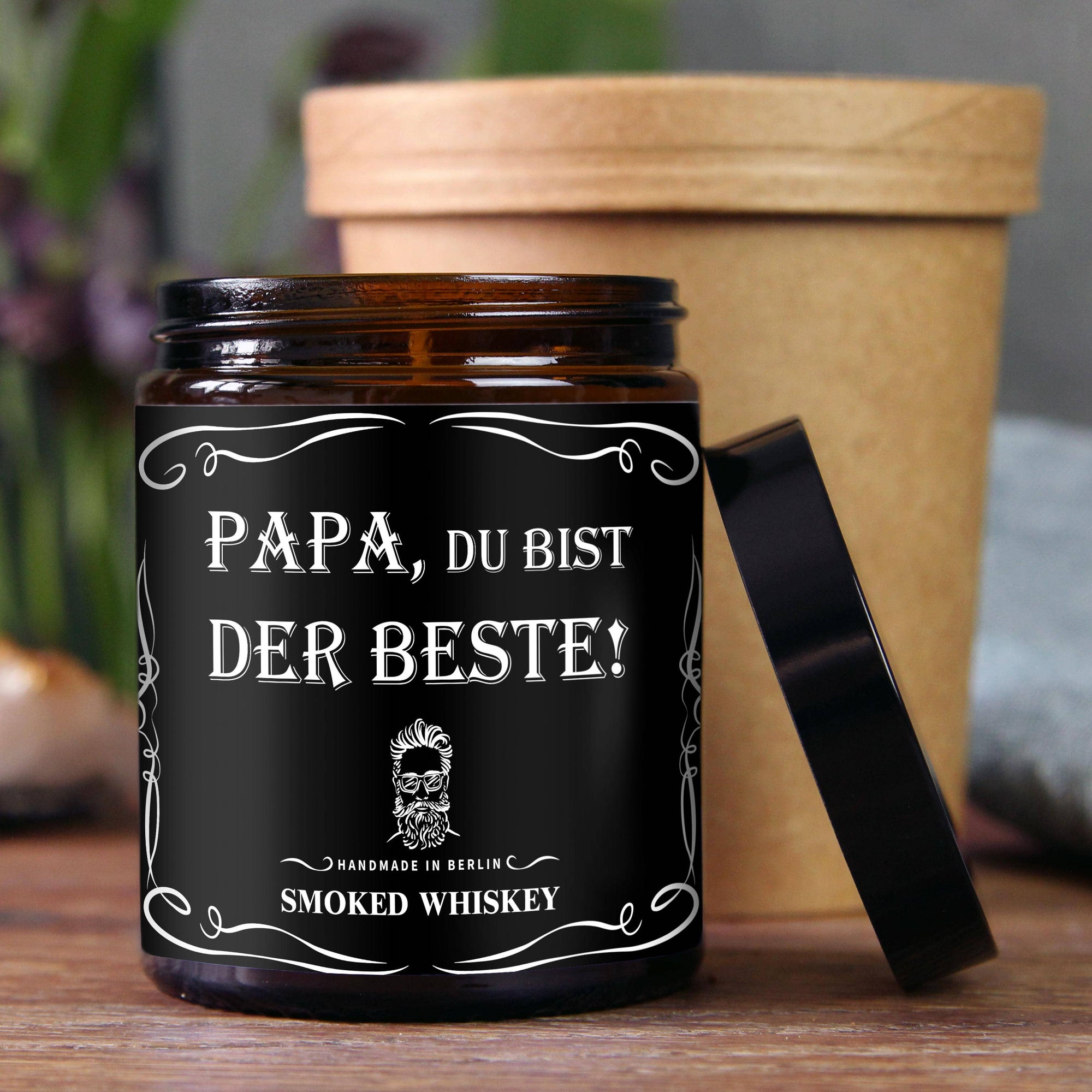 Männer Duftkerze Mit Papa Motiv – Handgemachte Sojawachs Kerze In Geschenkbox Mit Whiskey Aroma mysoy‎® Duftkerzen-Manufaktur